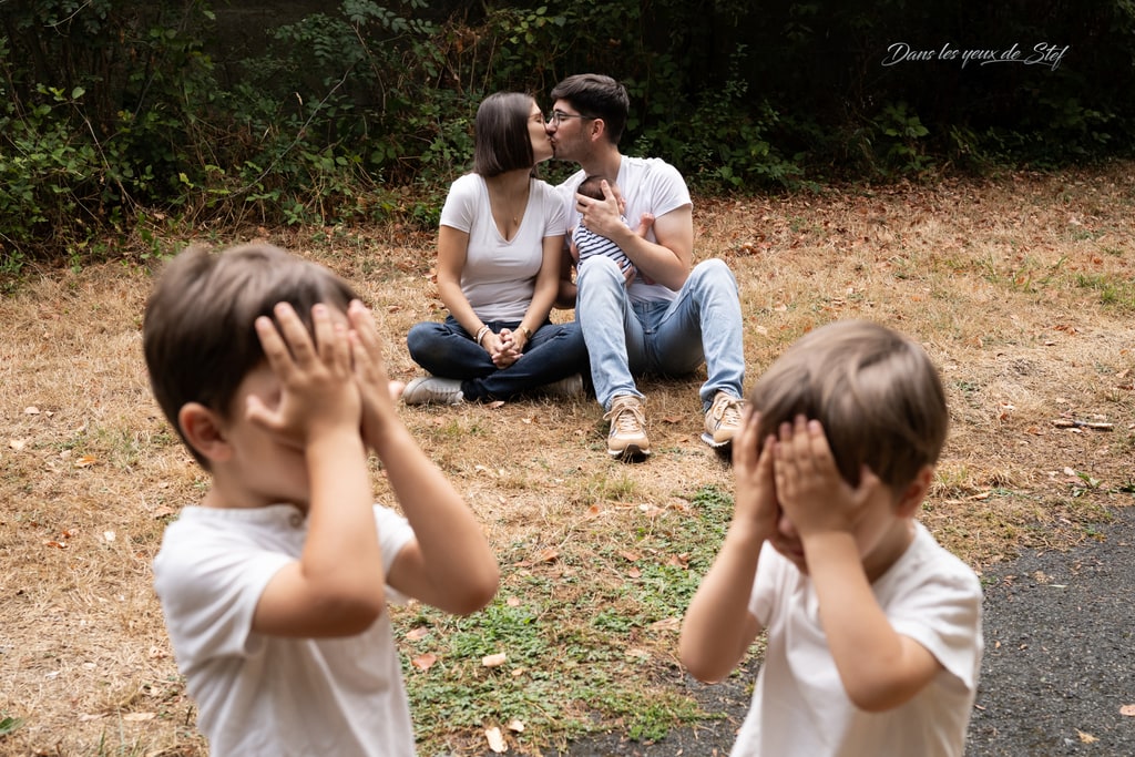 shooting photo famille cholet naissance bebe rigolo